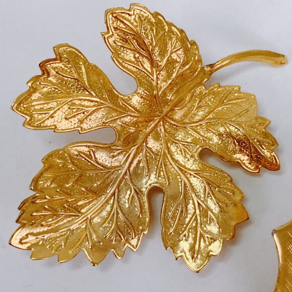 VTG Set of 2 Leaf Brooches Gold Tone Mid Century Fall Autumn Scarf Harvest Pins - Picture 3 of 10